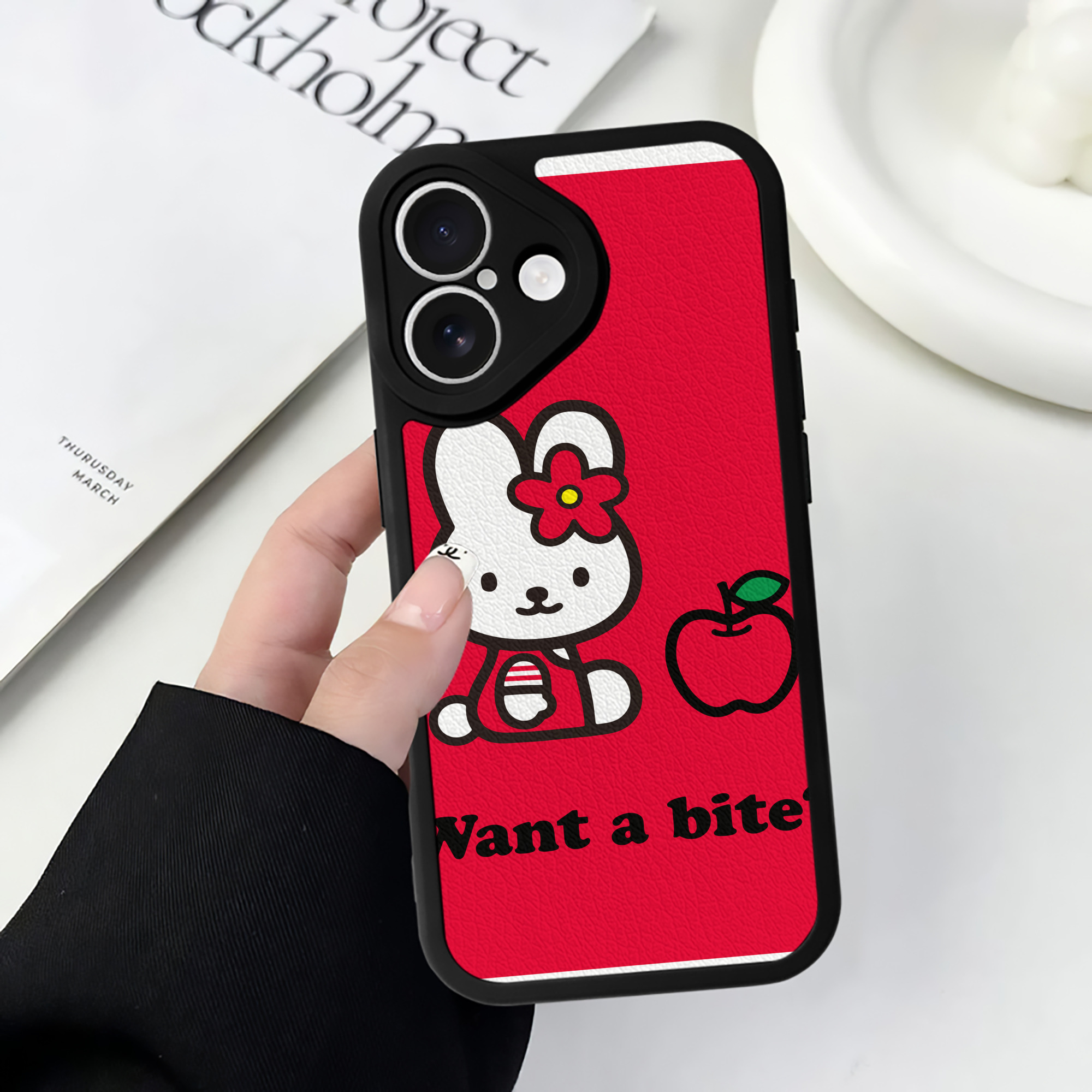 （画像用） Hello Kitty ハローキティ 【iPhone 16シリーズ対応】シリコンスマホケース（レザー調） 材質：シリコン